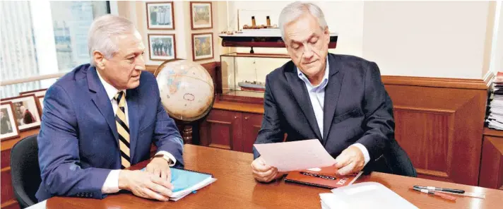  ??  ?? ► El canciller Muñoz durante una reunión ayer con el presidente electo, Sebastián Piñera.