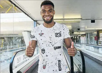  ?? FOTO: ATLETI ?? Thomas Lemar, ayer a su llegada al aeropuerto de Barajas en Madrid