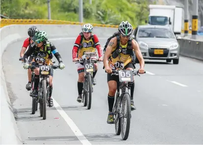  ?? FOTO RÓBINSON SÁENZ ?? El 65 por ciento de 7 Cerros Medellín, como expresó Gustavo Calzada, director técnico de la carrera, será en bicicleta. La fortaleza mental será determinan­te en cada prueba.