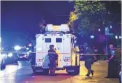  ?? ASHLEE REZIN AP ?? Chicago police and SWAT officers a shooting on the city’s West Side on Sunday night.