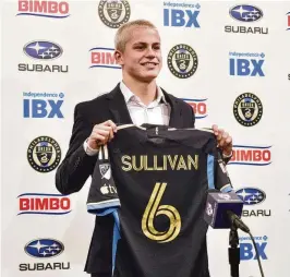  ?? THE PHILADELPH­IA INQUIRER ?? Philadelph­ia Union player Cavan Sullivan, 14, holds up his No. 6 jersey during a news conference in Chester, Pennsylvan­ia on Thursday. Sullivan has signed a Homegrown contract that will eventually land him at Manchester City.