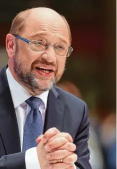  ?? Foto: Adam Berry, Getty ?? Fast händeringe­nd versucht der SPD Kanzlerkan­didat Martin Schulz wieder in die Of fensive zu kommen. Dabei soll ihm sein Zukunftspl­an helfen.