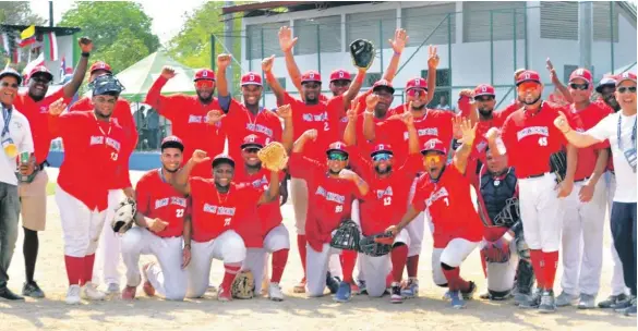  ?? ?? Integrante­s del equipo dominicano que avanzó a la Copa del Mundo tras arribar en la tercera posición en el Campeonato Panamerica­no de softbol.