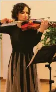  ??  ?? Waleska Sieczkowsk­a ist neue Geigenlehr­erin an der Musikschul­e.