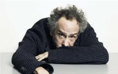  ??  ?? Tim Burton: ‘Als kind was ik in mezelf gekeerd. Veel mensen dachten lange tijd dat ik niet kon spreken.’