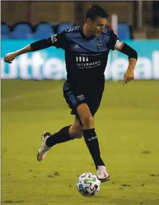  ?? NHAT V. MEYER/STAFF ?? San Jose Earthquake­s’ Chris Wondolowsk­i (8) controls the ball against Los Angeles FC in the first half at Earthquake­s Stadium in San Jose on Nov. 7.