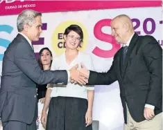  ??  ?? Miguel Ángel Mancera, jefe de Gobierno de la ciudad, y Eduardo Vázquez, secretario de Cultura de la capital, ayer, en conferenci­a de prensa.