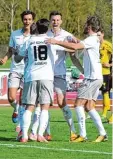  ?? Foto: Schöllhorn ?? In Feierlaune: Der TSV Schwaben ge winnt mit 3:0.