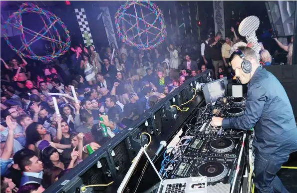  ?? Getty Images file ?? DJ Kaskade performs at the Marquee Nightclub at The Cosmopolit­an of Las Vegas, ringing in 2012. He likes to travel with just a carry-on.