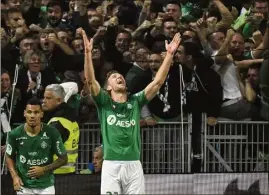  ?? (Photo AFP) ?? Le buteur slovène Robert Beric a offert les trois points en toute fin de match (e) aux Verts qui remontent à la e place. L’OL est e.