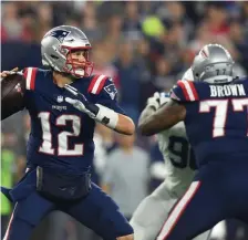  ?? CHRISTOPHE­R EVANS / BOSTON HERALD ?? FULL PROTECTION: Tom Brady drops back to pass as left tackle Trent Brown blocks Indianapol­is Colts defensive end Denico Autry.