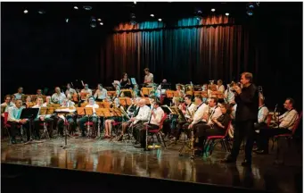  ?? ©Malik Chaib ?? L’orchestre départemen­tal d’harmonie des Yvelines répète cette saison à l’espace Louis-armand de Carrières-sous-poissy.