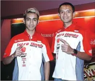  ?? NURIS/JAWA POS ?? LEVEL DUNIA: Andi Gilang (kiri) dan Dimas Ekky Pratama di acara media gathering AHRT di Jakarta kemarin.