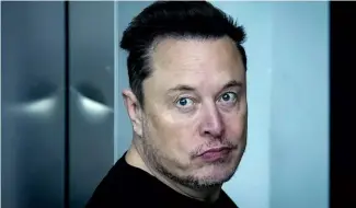  ?? ?? Le PDG de Tesla, Elon Musk, quitte la Gigafactor­y de Tesla pour les voitures électrique­s après une visite à Gruenheide près de Berlin, en Allemagne, le mercredi 13 mars 2024.
