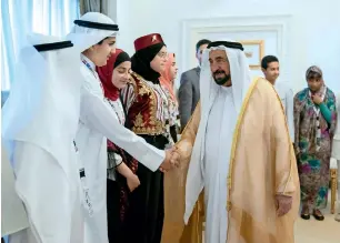  ?? Wam ?? Sheikh Sultan greets the Arab world’s young parliament­arians at their new headquarte­rs in Dasman, Sharjah, on Sunday. It is the first time that the ACP will be based outside Egypt. —