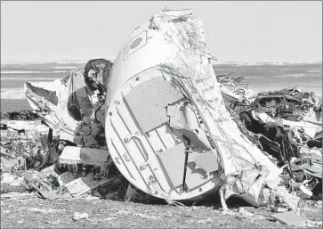  ?? European Pressphoto Agency ?? DEBRIS from the Metrojet Airbus A321 is strewn across the sand at the Sinai crash site. The plane, which was headed for St. Petersburg, suddenly lost altitude and crashed 23 minutes after departing Sharm el Sheik.