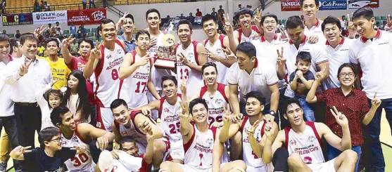  ??  ?? Team members, officials and supporters whoop it up following the Accelerato­rs’ victory over the Tanduay Rhum Masters to claim the PBA Developmen­tal League’s Foundation Cup crown.