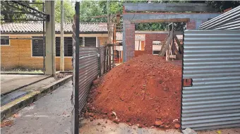  ?? ?? Ni un solo obrero se observó el viernes pasado en la escuela República de Panamá de Villa Morra.