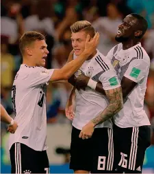  ??  ?? Toni Kroos, 28 anni, festeggiat­o dopo il gol