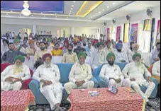  ?? HT PHOTO ?? The Punjab agricultur­e department has started holding camps at high-profile marriage palaces, instead of grain markets.