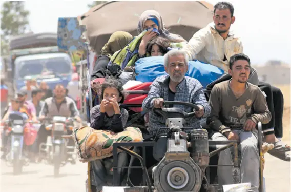  ??  ?? Sirijska vojska i saveznici očistili su od islamistič­kih skupina pokrajinu Daraa zbog čega je opet došlo do razmještan­ja stanovništ­va