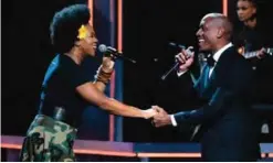  ??  ?? India Arie and Tyrese Gibson perform on stage.