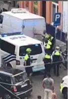  ?? FOTO RR ?? De politie wordt belaagd in Borgerhout.