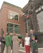  ?? ASSOCIATED PRESS ?? Packers fans pose with Bob Harlan for a photo in front of a statue of team founder and first coach Curly Lambeau in 2003.