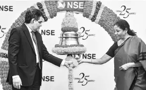  ?? PHOTO:PTI ?? Union Finance Minister Nirmala Sitharaman and Sebi Chairman Ajay Tyagi ring the closing bell to conclude the silver jubilee celebratio­ns of electronic trading at the NSE, in Mumbai on Tuesday
