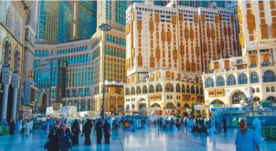  ?? Shuttersto­ck ?? Prices in Makkah’s hotels vary based on their geographic­al location and their proximity to the Grand Mosque. They also vary according to full or partial views of the mosque.