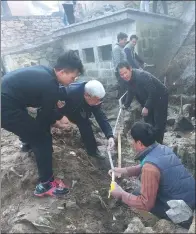  ?? FU ZHENGHUI / FOR CHINA DAILY ?? Zhu at work in Azheke village.