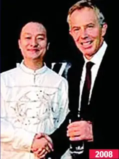  ??  ?? Connection: Zhirong Hu with Tony Blair 2008