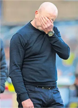  ?? ?? Sorry Livi boss admits he shouldn’t have made the gesture towards Hibs keeper David Marshall, despite the fact they were both joking