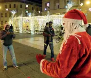  ??  ?? Una foto ricordo di Babbo Natale. Anche Lecce proporrà una serie di interessan­ti iniziative per le feste di fine anno