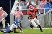  ??  ?? Georgia running back D’Andre Swift (7) breaks away from a Kentucky defender during the first half on Saturday in Athens.