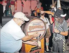  ?? [KYLE ROBERTSON/DISPATCH] ?? Columbus Crew representa­tive Frankie Hejduk, right, tapping the first keg at the 2016 Columbus Oktoberfes­t