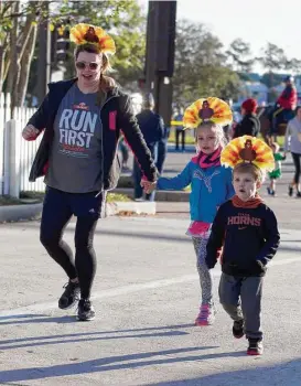  ?? Houston Chronicle ?? Runners wear festive hardware as they take part in the annual YMCA Run Thru the Woods with family and friends on Thanksgivi­ng, Thursday, Nov. 23, 2017, in The Woodlands.