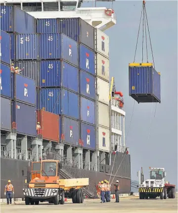 ??  ?? Fletes elevados. La facilitaci­ón del comercio, de la logística, es prioridad para el sector.