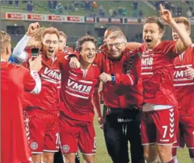  ?? AFP PHOTO ?? Christian Eriksen (2nd left), who scored a hattrick, celebrates after Denmark qualified for the 2018 World Cup at the expense of Ireland.