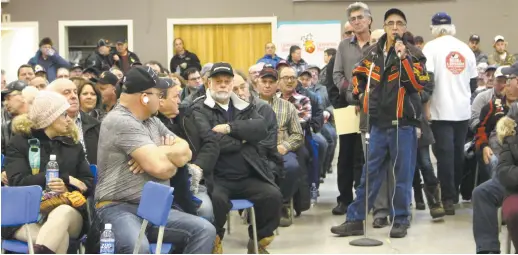  ??  ?? Une assemblée publique a eu lieu dimanche à Inkerman pour parler d’assurance-emploi. - Acadie Nouvelle: Anne-Marie Provost