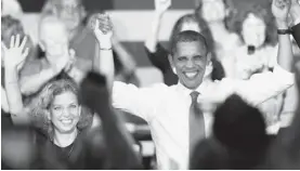  ?? MARC SEROTA / GETTY IMAGES ?? Barack Obama with Congresswo­man Debbie Wasserman Schultz on Thursday.