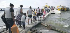  ?? Фото Reuters ?? Беженцы с Гаити надеются попасть в США через Колумбию и Панаму.