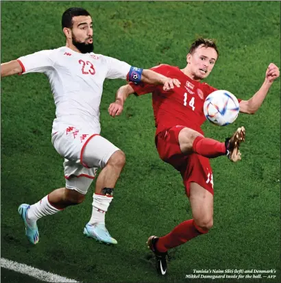  ?? — afp ?? Tunisia’s Naim Sliti (left) and Denmark’s Mikkel Damsgaard tussle for the ball.