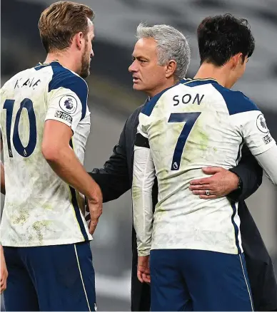  ?? PICTURE: REUTERS ?? Tottenham united: Kane and Son are thriving in a squad with ‘fantastic camaraderi­e’ under Mourinho