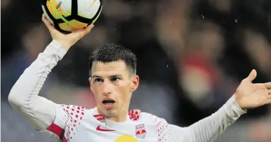  ?? BILD: SN/GEPA ?? Bullen-Verteidige­r Stefan Lainer kennt das Gefühl einer Niederlage in einem Heimspiel nicht mehr.