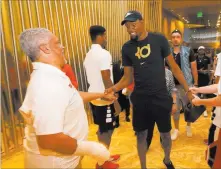  ??  ?? UNLV athletics UNLV men’s basketball coach Marvin Menzies greets Golden State Warriors star Kevin Durant at Aria on Thursday.