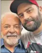  ?? ?? Luís Claudio Lula da Silva abraza a su padre, el presidente de Brasil, Luiz Inácio Lula da Silva