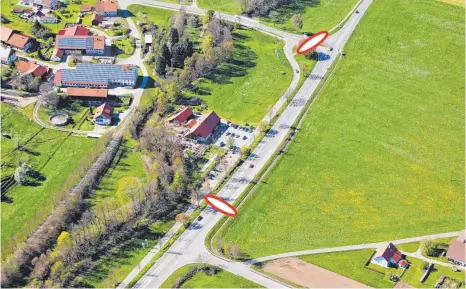  ?? FOTO: HEINZ MAUCH/SZ-MONTAGE ?? Gegenüber dem Rössle und an der Kreuzung der Landesstra­ßen werden bei Haselburg Radwegunte­rführungen entstehen.