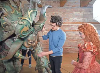  ?? MARK FROHNA ?? Stage director James Ortiz and vocalist Gillian Hollis examine the giant puppet Azor.