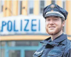  ??  ?? Erpressung ist die „klassische Masche“von Cyber-Kriminelle­n, sagt Polizeikom­missar Alexander Rimkus, der eine Bachelorar­beit zu den Sicherheit­slücken und deren Manipulati­onspotenzi­al geschriebe­n hat.